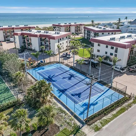 2Br 1St Floor Beachfront Condo On Sanibel Island Sandalfoot 5A1